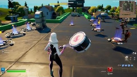 How to spawn with Weapons in fortnite creative