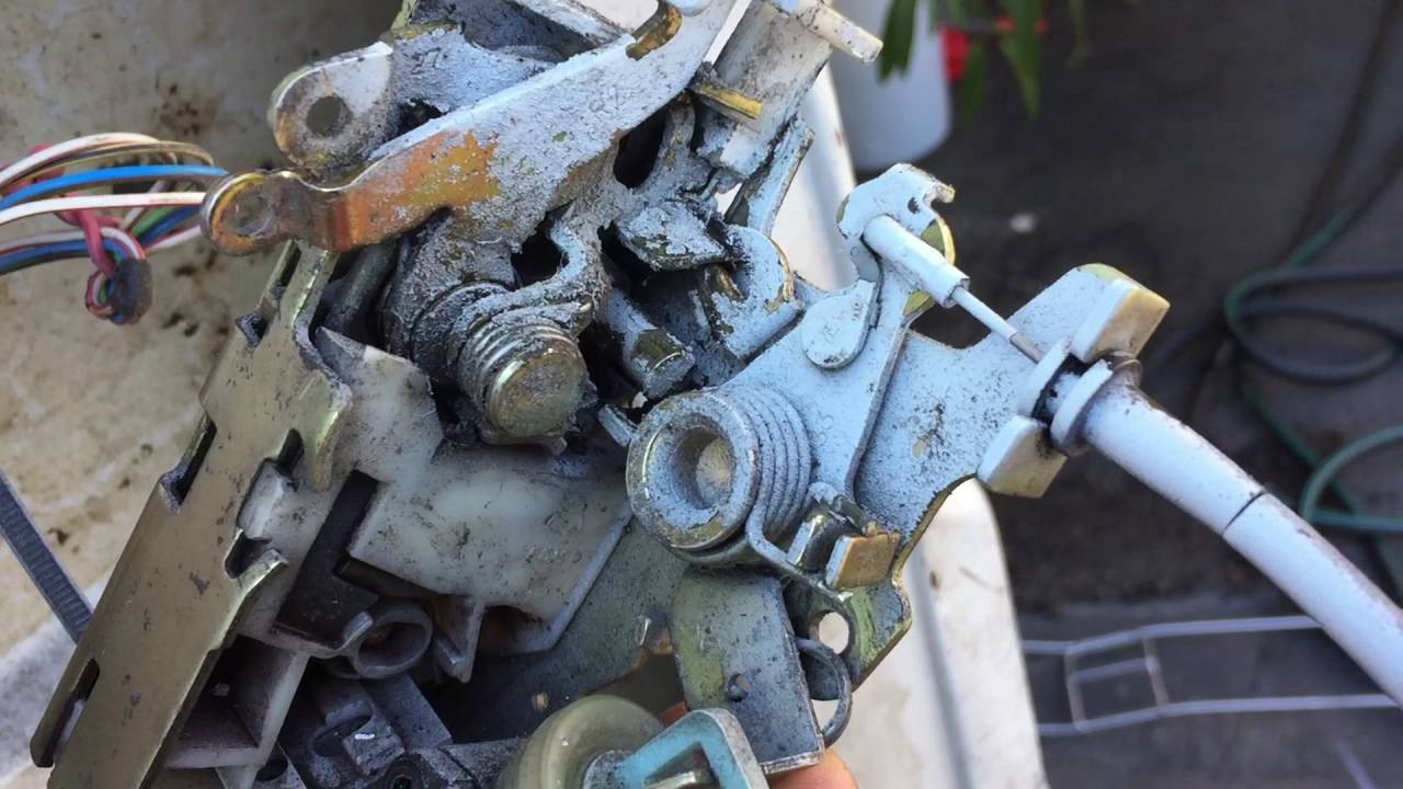 Car & Truck Locks & Hardware 20022006 FREIGHTLINER SPRINTER 2500 REAR