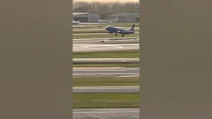 Breeze Airways Embraer 195 landing west palm beach...