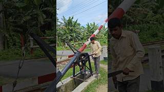 hand operated manual railgate opening #ytshorts #railtrack #manual #railgate #opening #shorts