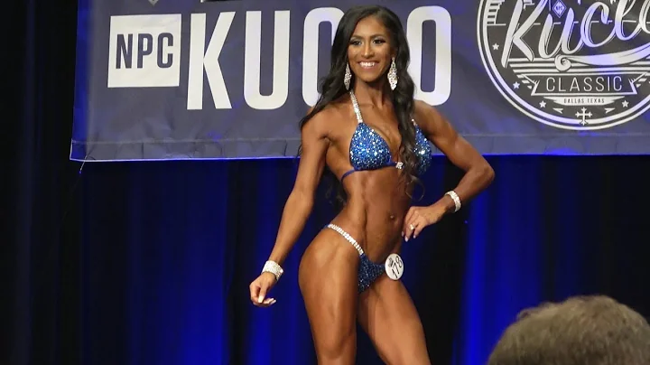 Patty Cisneros steps on stage 7 months after havin...