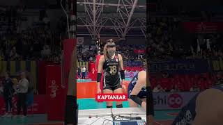 🏐 Dev rekabette dev maç başlıyor!🫂 Kaptanlar maç öncesi müsabaka cetvelini imzalıyor #TRTSporDijital