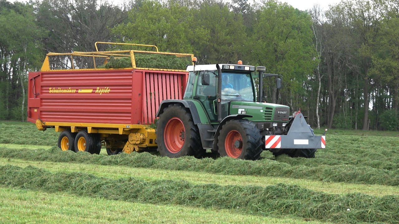 Gras oprapen bij de Vosseboer met Fendt Favorit 515C Turboshift en Schuitemaker Rapide (2021)