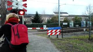 Ns Slt Sprinter 2602 Passeert Spoorwegovergang Haagweg In Leiden