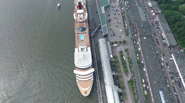 Hamburg Queen Elisabeth 2016 von oben 1