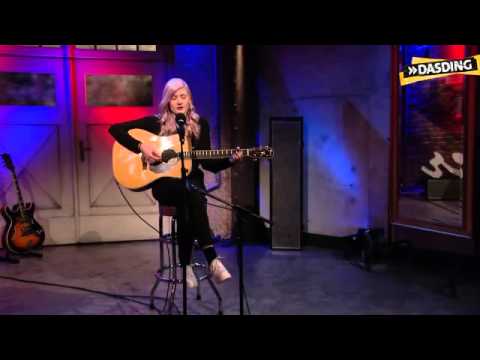 Madeline Juno - Stupid Girl (Acoustic Version)