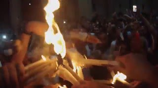 Благодатный огонь Иерусалим Схождение Благодатного Огня Holy Saturday Holy Fire 2014 2016 Jerusalem(Церемония начинается приблизительно за сутки до Воскрешения Спасителя и называется она литанией. В обед..., 2016-04-30T07:30:07.000Z)