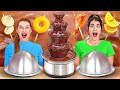 FÂNTÂNĂ DE CIOCOLATĂ FONDUE || Ciocolată vs. mâncare adevărată, provocare marca 123 GO! CHALLENGE