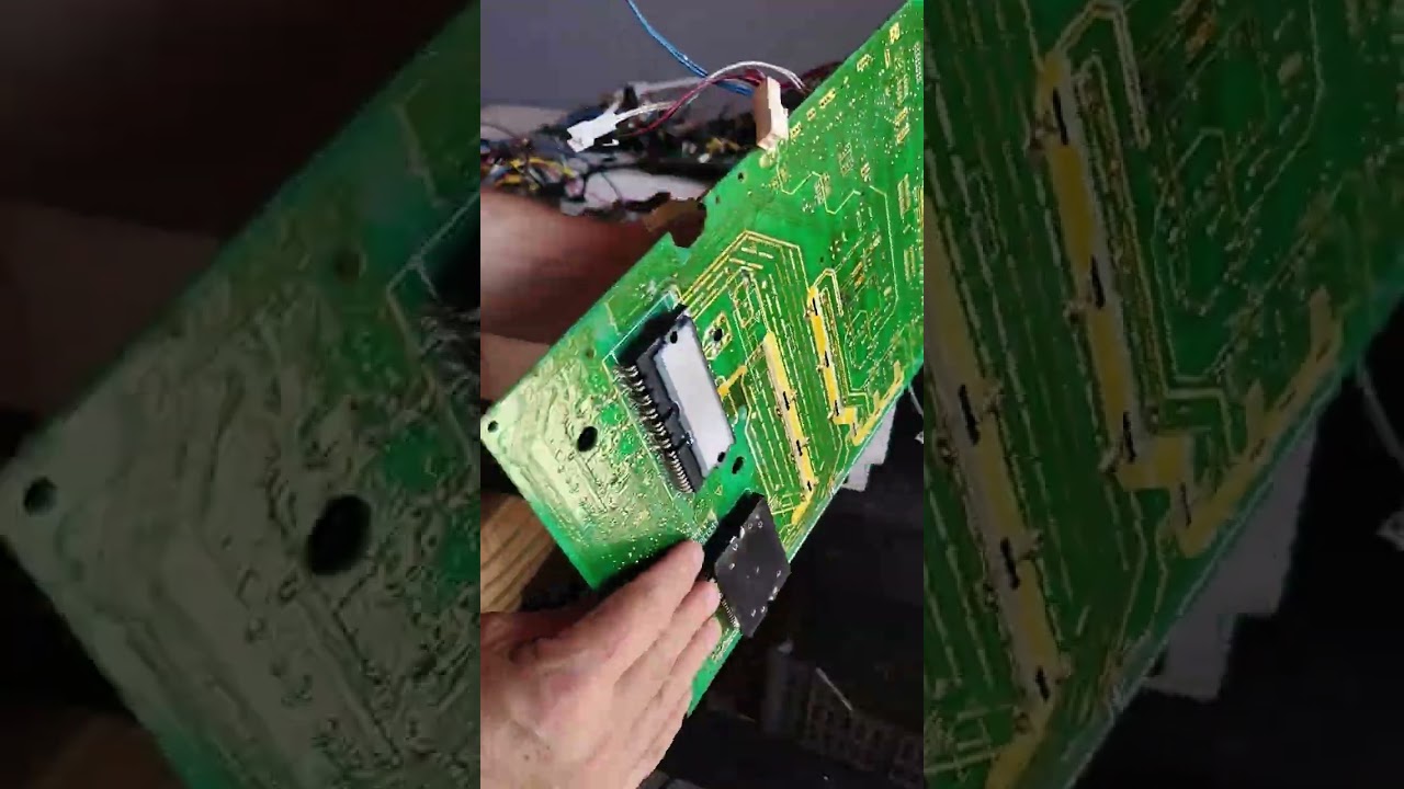 Comprei essas placas de ar condicionado antigas, vamos ver se a gente aproveita algum componente 