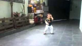 Marcelinho dançando o Rebolation.mp4
