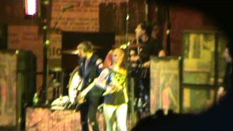 Paramore Where the Lines Overlap 6 11 09