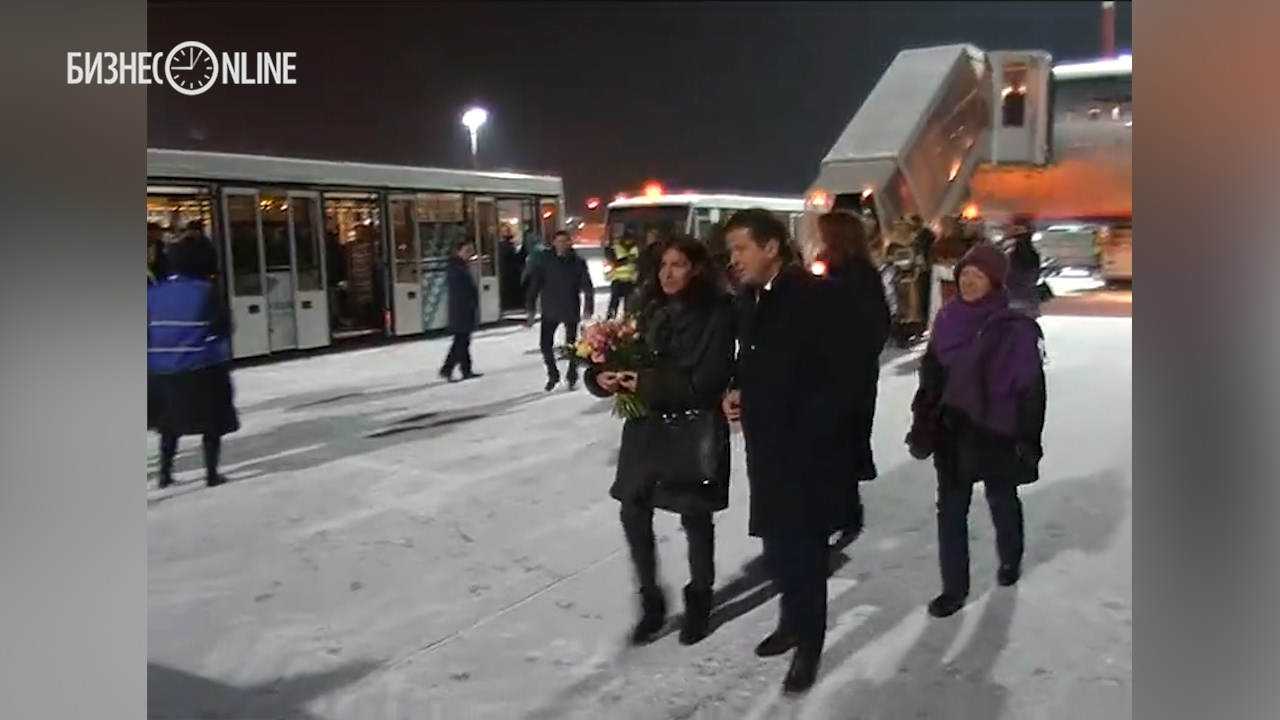 Мэр Парижа Анн Идальго прилетела в Казань обычным рейсом "Аэрофлота ...