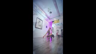[Pole dance] WRITING'S ON THE WALL - Spinning Pole Combo - Vietnamese Pole Dancing