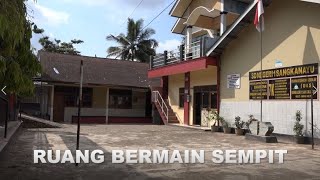 Ruang Bermain Sempit