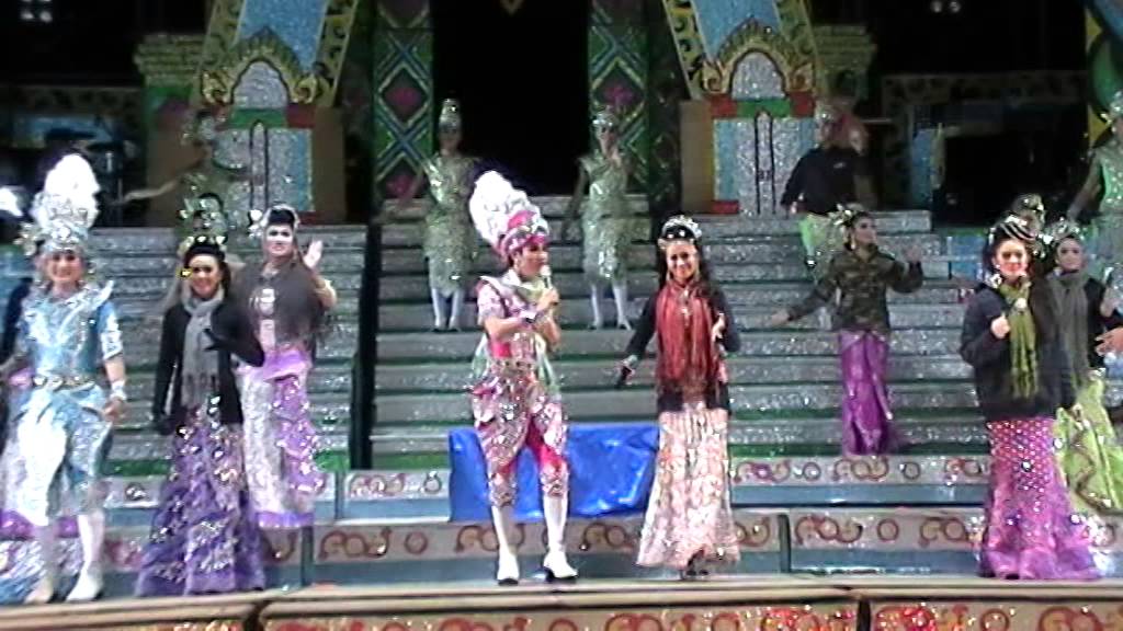 ดอกจานประหารใจ & หนุ่มบ้านไกลใจฮักจริง - ระเบียบวาทะศิลป์ (28/12/56) By Joey Live