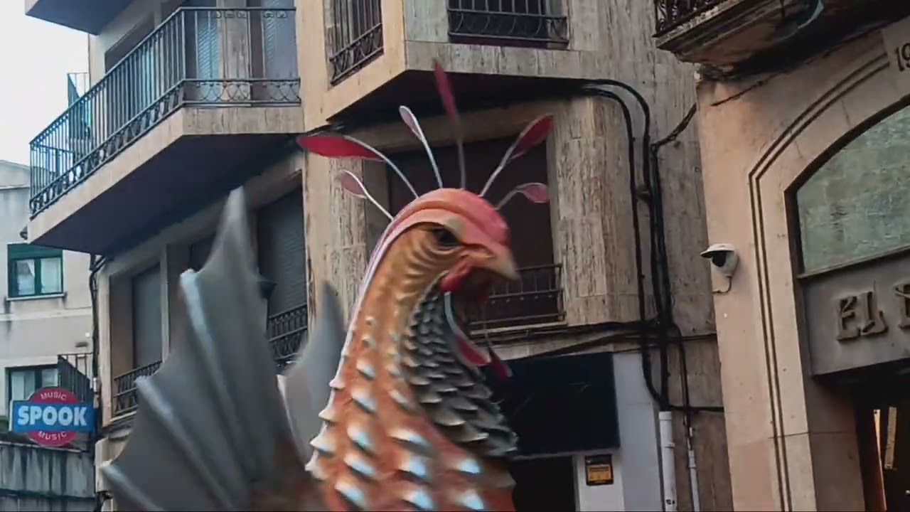 El Basilisc de Reus ballant davant del Barato de Reus | Vigilia de Misericòrdia 2025 | 