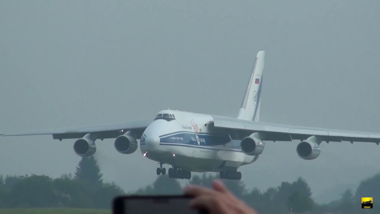 Antonov AN-124 - landing and taxi - Friedrichshafen Airport 2017 - YouTube