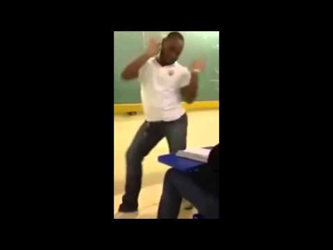 MELHOR AUDIO!! PROFESSOR DANÇANDO SHOW DAS PODEROSAS NA SALA DE AULA!