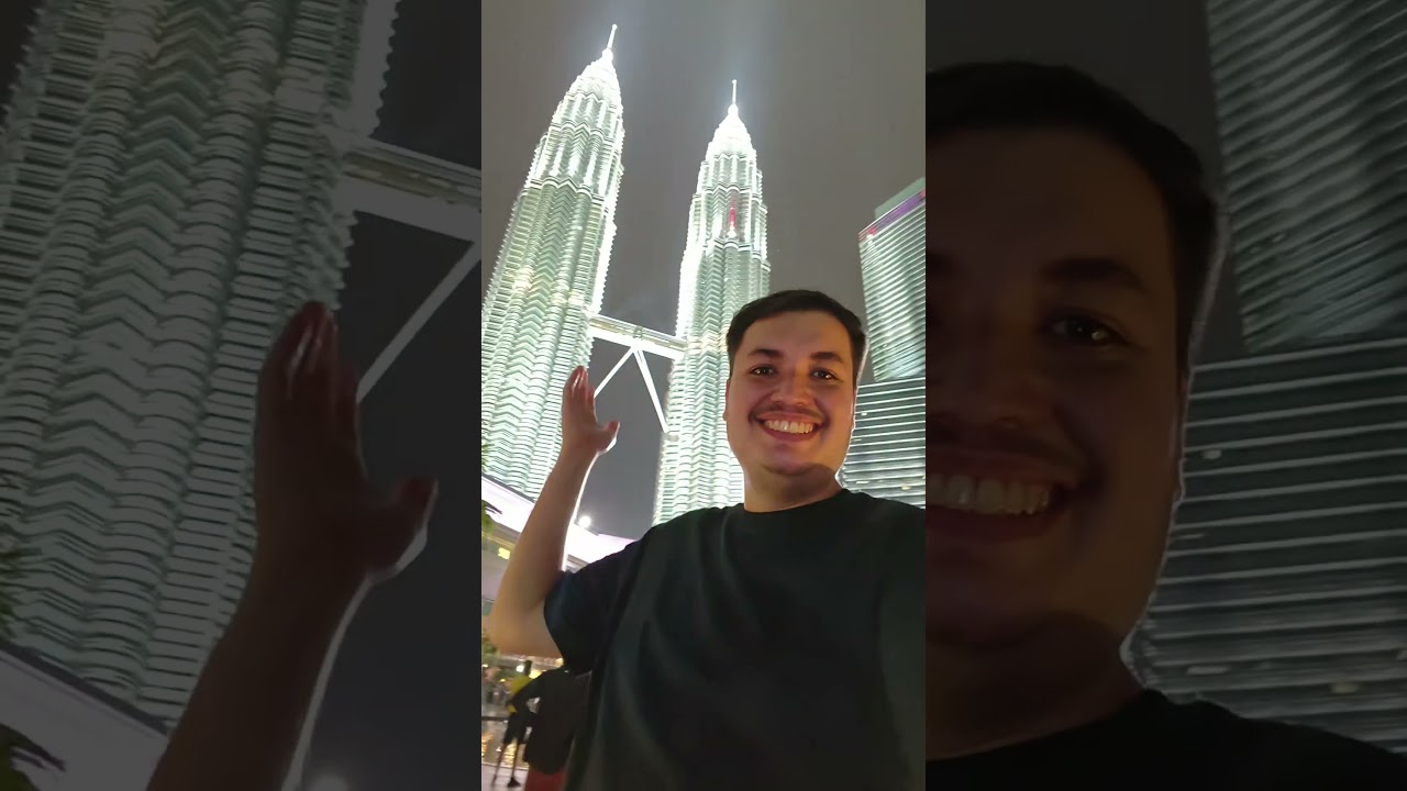 Stunning view of Kuala Lumpur. Petronas Towers at night! 😍🇲🇾 