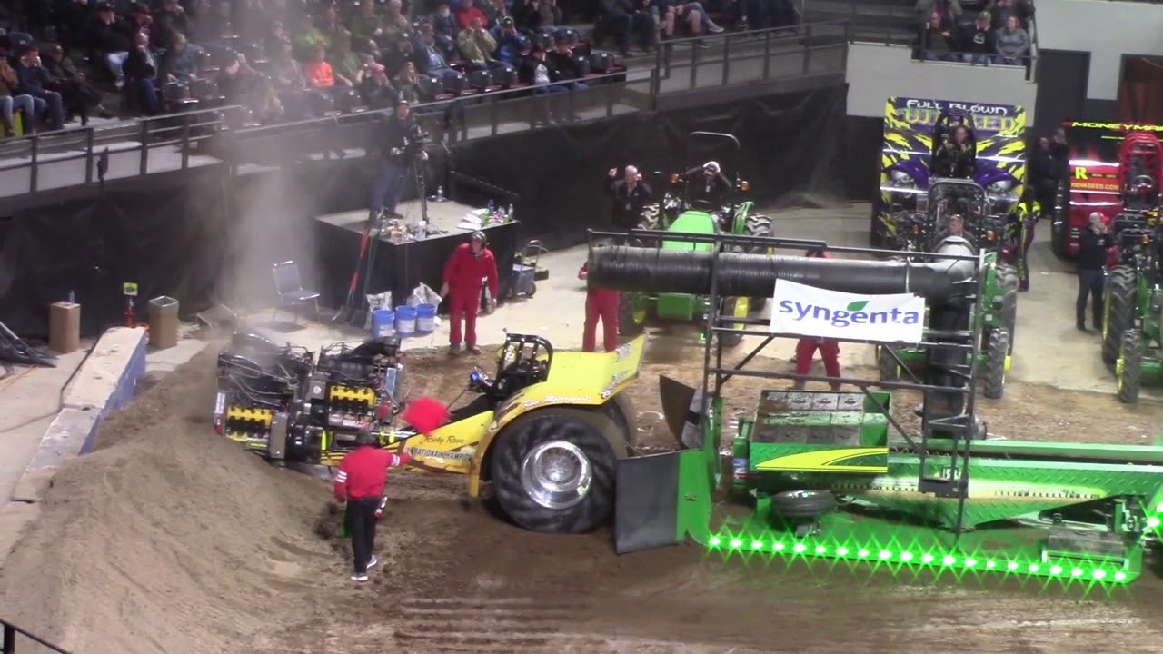 Louisville, KY Modified Tractors Finals National Farm Machinery Show