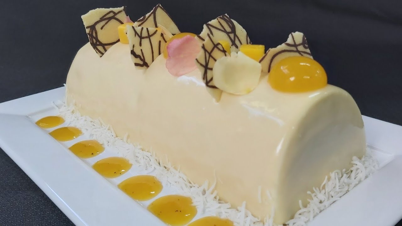 Bavaroise de chocolate branco com gelée de frutas douradas