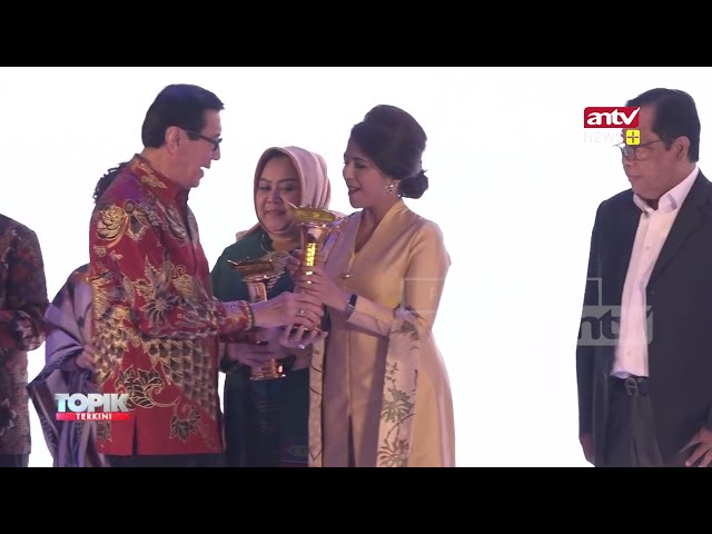 Yasonna Laoly Beri Penghargaan Para Pelestari Budaya Nusantara class=
