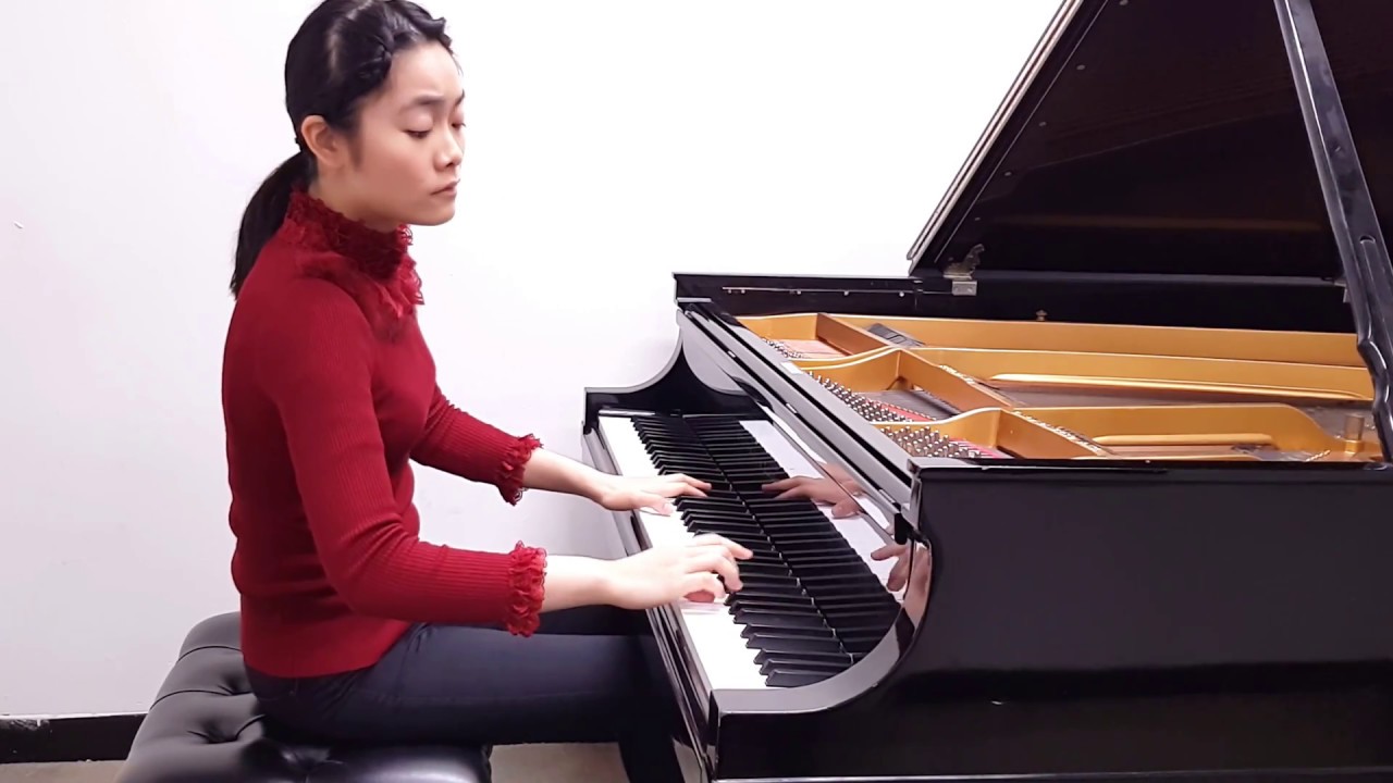 How do you find pieces by Chopin.Those who ❤️ him says that his pieces are very beautiful.A simple mind like 🦋 did not appreciate him and found his pieces boring.This was until 🦋 heard Tiffany Poon playing Chopin.She somehow manages to put emotions into her playing that stirred 🦋.Listening to Tiffany made 🦋 enjoy Chopin.Below is a well known piece by Chopin .Nocturne