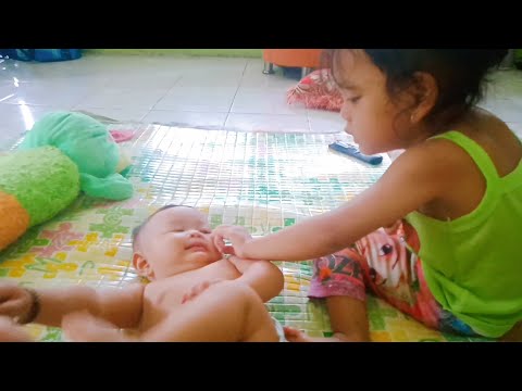 Adik Bayi dimarahin kakaknya, dicubit sampe nangis| baby and sister fighting