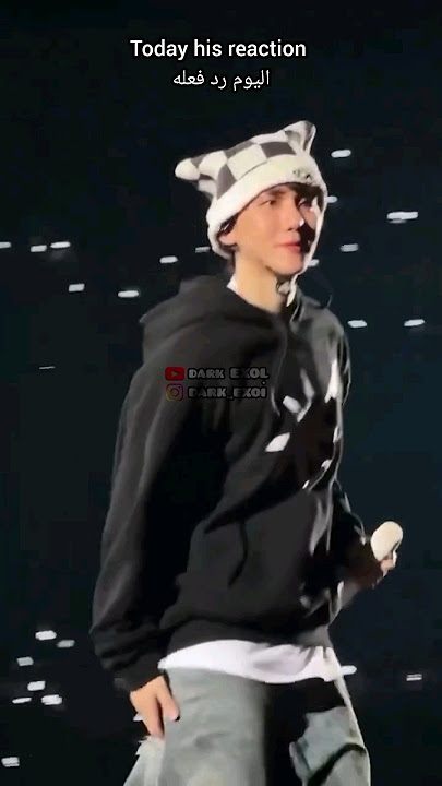 #EXO Baekhyun reaction to his pants holes in butt
