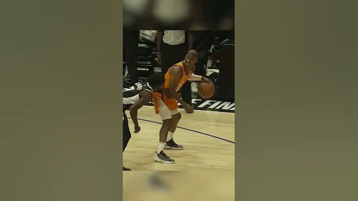 Chris Paul sets up play with NO WORDS 🔥