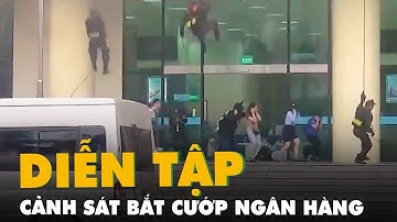 Cảnh sát bắt cướp mang súng AK, K59 xông vào ngân hàng trong buổi diễn tập ở Huế