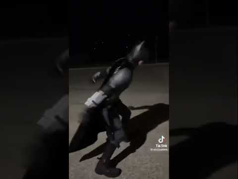 Batman doin the griddy - YouTube