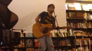 Video thumbnail of "Fabrizio Moro a "La Feltrinelli" di Roma - "Respiro" Live"