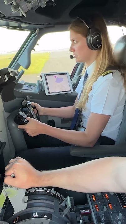 First officer in a control | Wonderful Takeoff 🛫 #pilot #aviation #pilotlife #pilotlicense #takeoff