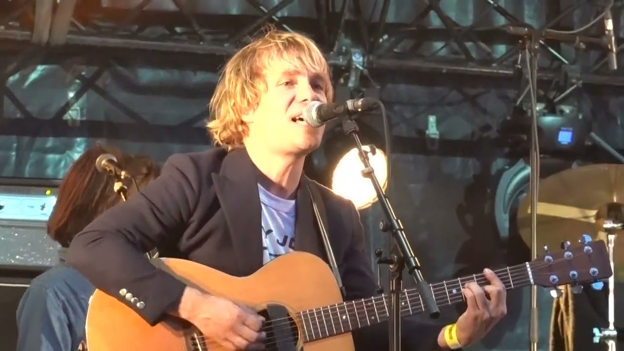 Papooz - None of this Matters Now (Live) Paris, Parvis de l'Hotel de Ville - 7 Mai 2022