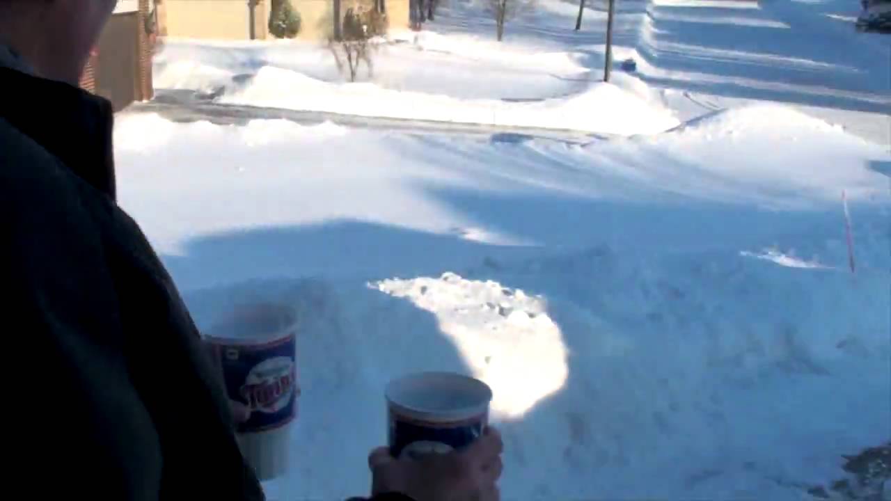 Hot Water Freezing in Air