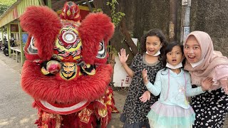 KETEMU BARONGSAI 😱 SAAT CARI SEKOLAH | Salsa and family