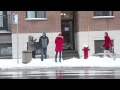 Vidéo 1 : Mini-jupe en hiver, êtes-vous sûre?