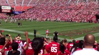 Randy Moss Plays Catch at 49ers Fanfest