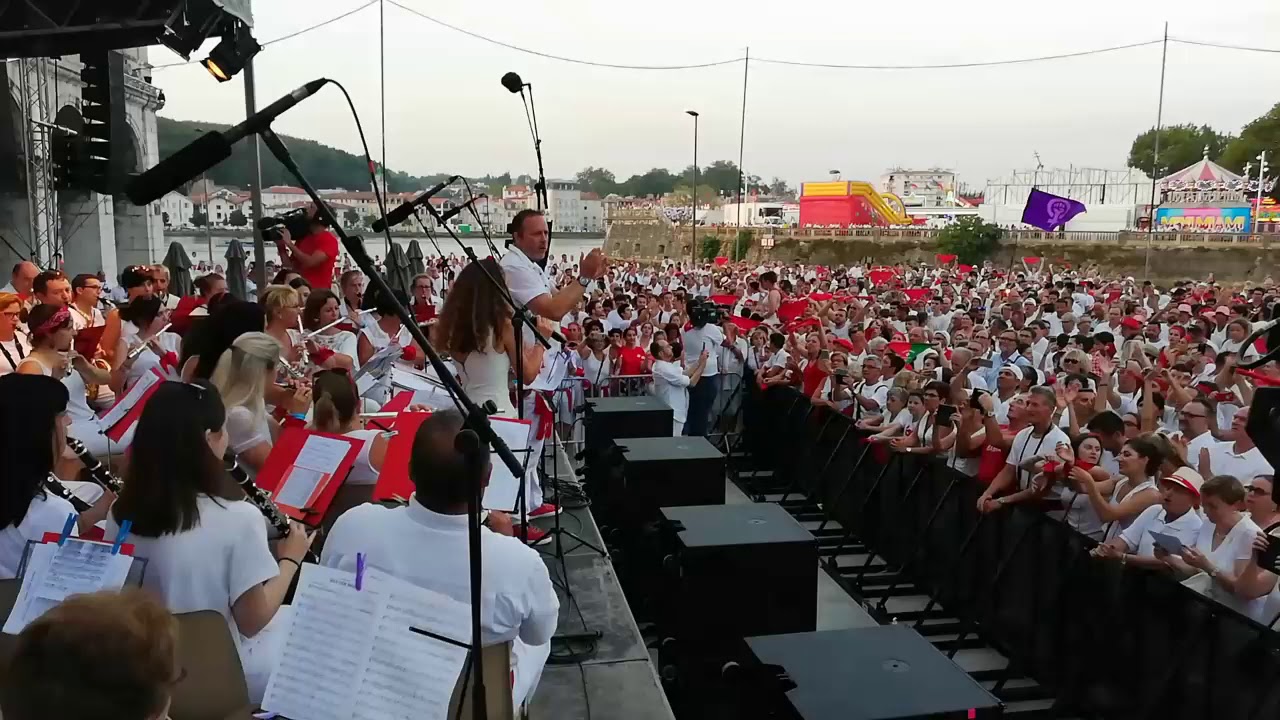 Fêtes de Bayonne 2019 "la Peña Baiona" par l'Harmonie bayonnaise à l
