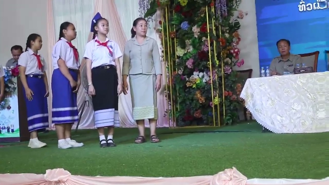 ຮັບໃບປະກາດ ປ5 ມ4 ນັກຮຽນເກັ່ງ ທົ່ວເມືອງນາຊາຍທອງ
