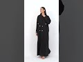 عباية بتصميم معطف وأزرار ذهبية 