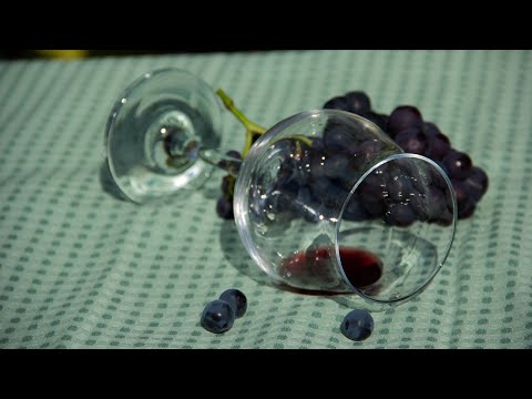 Video: Šta Poslužiti Uz Bijelo Poluslatko Vino