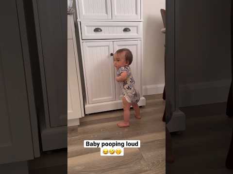 Baby pooping in the corner 😂🤣