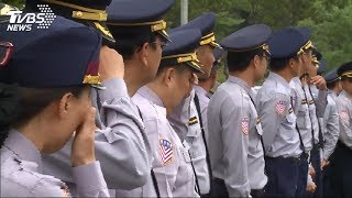 2殉職警移靈 列隊敬禮場面哀戚