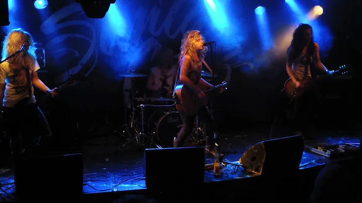 Santa Cruz - Vanessa + Drum Solo + Guitar Battle @...