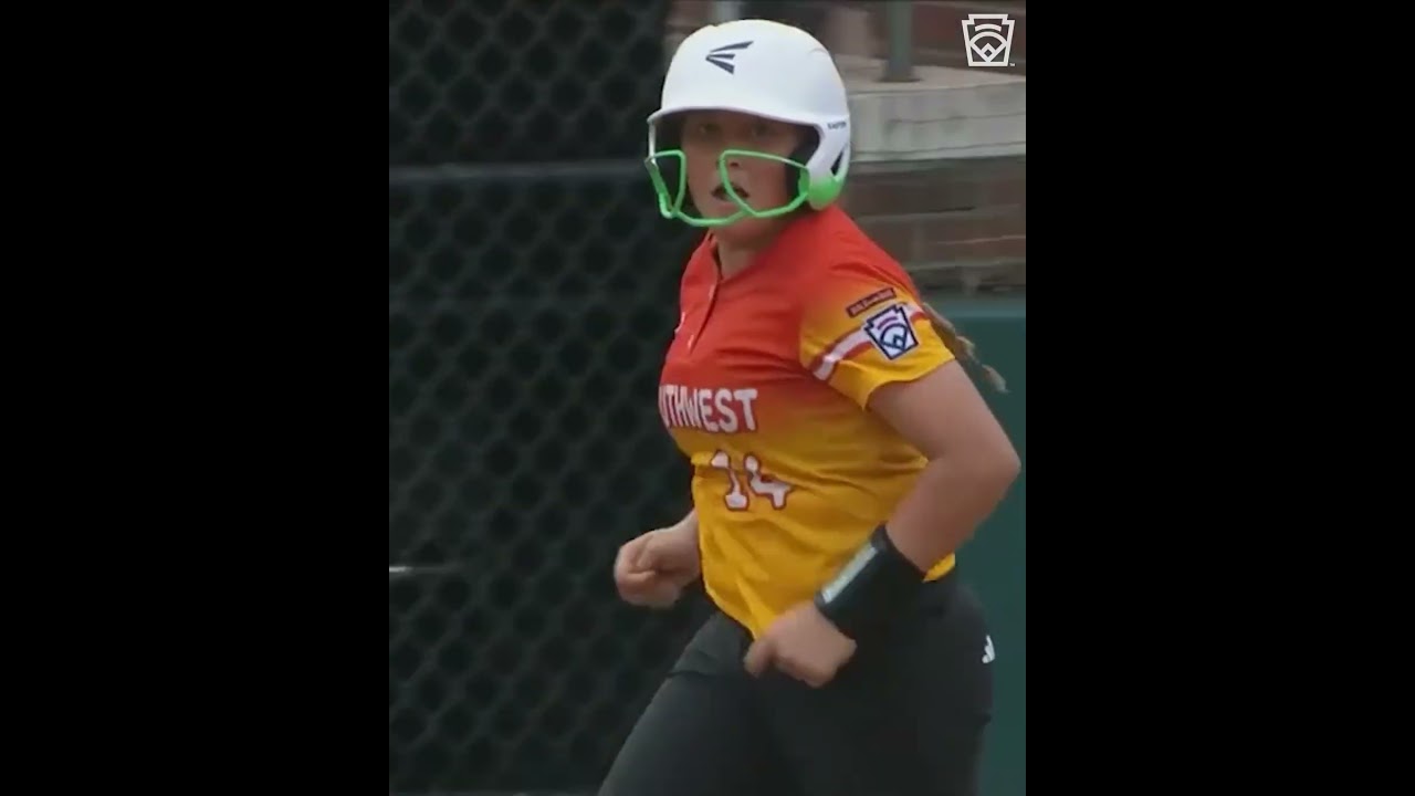 A walk-off HR at the Little League Softball World Series! 🤯 