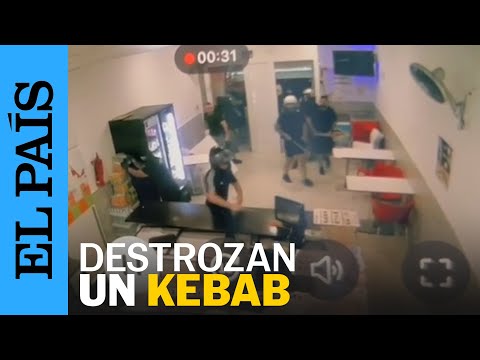 TORRE PACHECO: varios hombres vestidos de negro y armados con bates destrozan un kebab | EL PAÍS