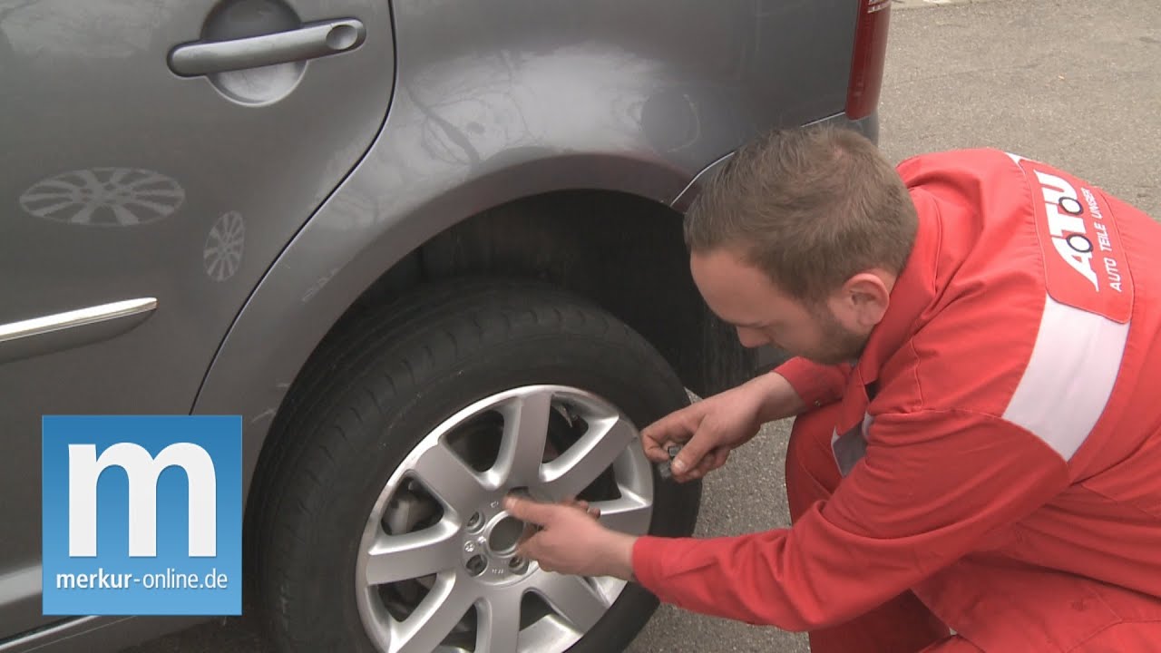 Auto - Reifenwechsel selbst gemacht - mit dem richtigen Werkzeug - Auto &  Mobil - SZ.de