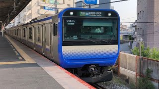 E235系1000番台クラJ-33編成+クラF-36編成 普通逗子行きが戸塚駅4番線をジョイント音たてて発車するシーン